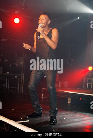 Il concorrente di X Factor Marcus Collins suona al G-A-Y Heaven nightclub di Londra Foto Stock