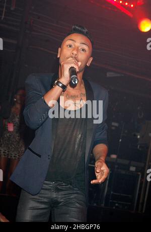 Il concorrente di X Factor Marcus Collins suona al G-A-Y Heaven nightclub di Londra Foto Stock