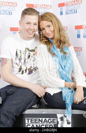 Il professor Green aka Stephen Manderson e la ragazza Millie Mackintosh di Made in Chelsea backstage al Teenage Cancer Trust presso la Royal Albert Hall, Londra Foto Stock