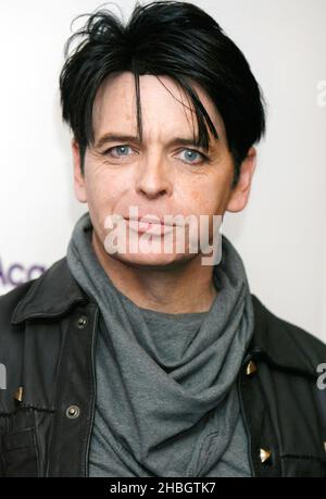 Gary Numan partecipa ai Sony radio Academy Awards, presso l'hotel Grosvenor House nel centro di Londra. Foto Stock