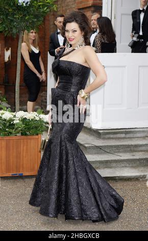 Immodesty Blaize arrivo al ballo nazionale inglese festa estiva al Orangery, Kensington Gardens, Londra. Foto Stock