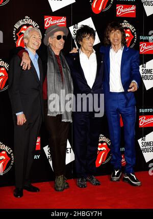 (Sinistra - destra) Charlie Watts, Keith Richards, Ronnie Wood e Mick Jagger arrivano al Rolling Stones: 50 mostra fotografica alla Somerset House, Londra. Foto Stock