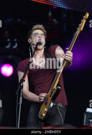 Ryan Fletcher di Lawson suona sul palco ai BT River Concerts di Hyde Park a Londra. Foto Stock