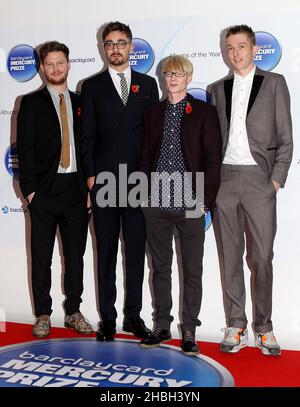 (Da sinistra a destra) Joe Newman, Gus Unger-Hamilton, Gwil Sainsbury e Thom Green di Alt-J arrivano al Barclaycard Mercury Music Prize presso la Roundhouse di Londra. Foto Stock