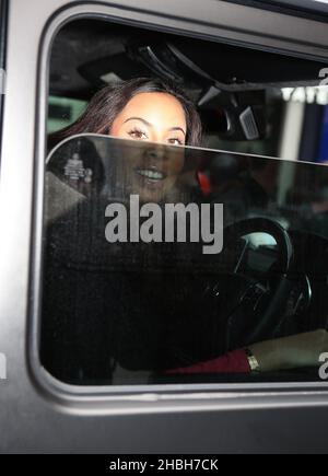 Rochelle Humes lascia il marito Marvin Humes di JLS al suo primo giorno al lavoro come DJ al Capital FM in Leicester Square, Londra. Foto Stock