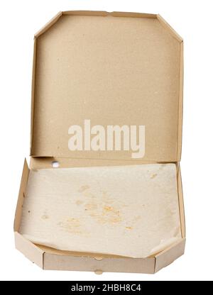 Scatola pizza su sfondo bianco. Scatola di cartone sporca. Casella vuota. Confezione aperta. Foto Stock