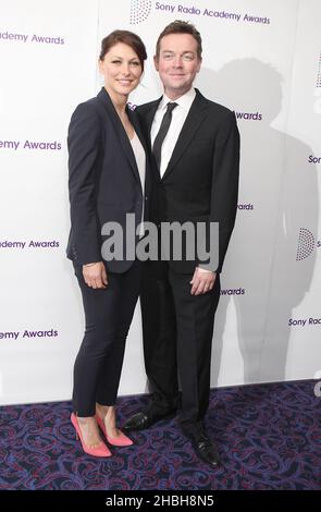 Emma Willis e Stephen Mulhern presento i Sony radio Academy Awards al Grosvenor House Hotel di Londra. Foto Stock