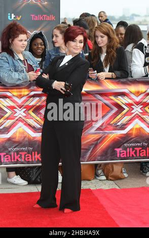 Sharon Osbourne arriva all'X Factor Judges Photocall a Excel, Londra Foto Stock