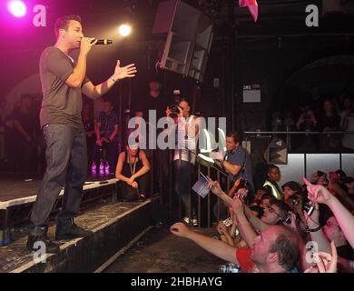 Howie Dorough of the Backstreet Boys si esibisce sul palco al G-A-Y Heaven di Londra. Foto Stock