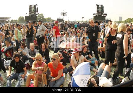 La folla al Barclays Summertime Festival il primo giorno ad Hyde Park a Londra. Foto Stock