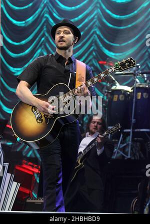 Justin Timberlake ha fatto notizia e si esibisce sul palco al Wireless Festival Day 1 all'Olympia Park, Stratford, nella zona est di Londra. Foto Stock