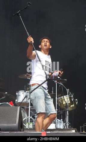 Harley 'Slvester' Alexander-Sule of Rizzle Kicks si esibisce sul palco al Wireless Festival il giorno 3 all'Olympia Park di Stratford, East London. Foto Stock