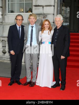 (L-R) Bill Nighy, Domhnall Gleeson, Rachel McAdams e Richard Curtis frequentano la prima mondiale del tempo a Somerset House a Londra. Foto Stock