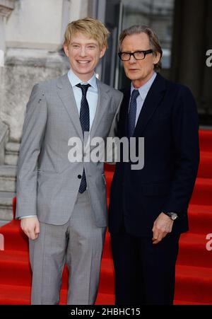 Domhnall Gleeson e Bill Nighy hanno partecipato alla prima mondiale del tempo a Somerset House a Londra. Foto Stock