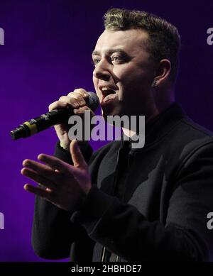 Sam Smith suona sul palco alla BBC radio 1Xtra Live presso l'Hammersmith Apollo di Londra. Foto Stock