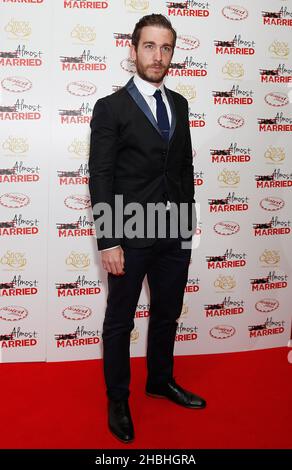 Philip McGinley partecipa allo screening di Gala del Regno Unito di quasi sposato al Mayfair Hotel di Londra. Foto Stock