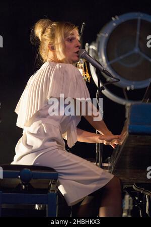 Agnes Obel si esibisce al Somerset House Series presso la Somerset House di Londra. Foto Stock