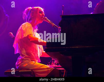 Agnes Obel si esibisce al Somerset House Series presso la Somerset House di Londra. Foto Stock