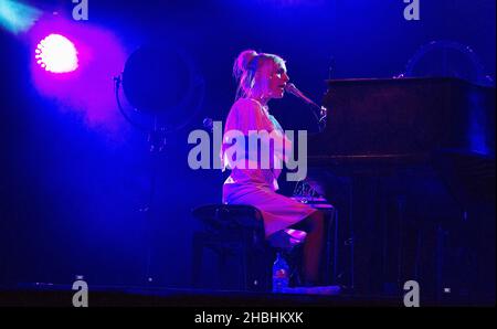 Agnes Obel si esibisce al Somerset House Series presso la Somerset House di Londra. Foto Stock