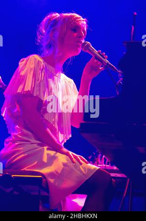 Agnes Obel si esibisce al Somerset House Series presso la Somerset House di Londra. Foto Stock