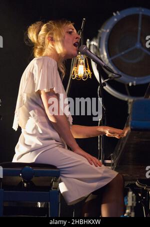 Agnes Obel si esibisce al Somerset House Series presso la Somerset House di Londra. Foto Stock