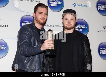 Mike Kerr e ben Thatcher of Royal Blood sono nominati per un premio ai Barclaycard Mercury Prize Awards presso la Roundhouse di Londra. Foto Stock