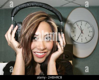 Myleene Klass è il nuovo presentatore del classico FM's Sunday Breakfast Show al Classic FM House di Londra. Foto Stock