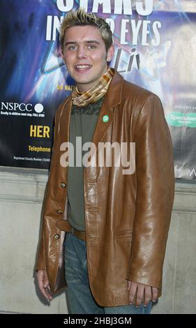 Ronan Keating aka Lance Vernon of the Stars in your Eyes assiste allo spettacolo di gala 'Star in your Eyes' Charity Gala presso Her Majestys Theatre, Haymarket, Piccadilly, il 27 luglio 2003 a Londra. Foto Stock