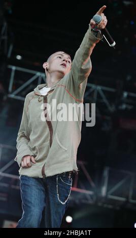 Il Linkin Park si esibirà sul palco al giorno uno del 'Festival di Download' a Donington Park, il 5 giugno 2004 a , Foto Stock