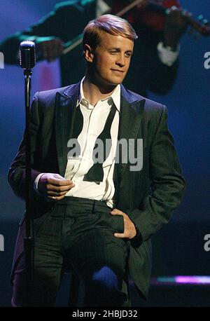 Westlife si esibisce sul palco ai World Music Awards 2004 al Thomas & Mack Center il 15 settembre 2004 a Las Vegas, Nevada. Foto Stock