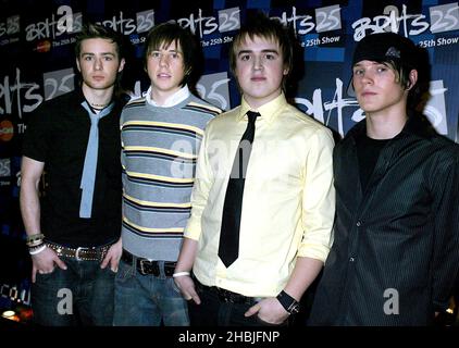 Danny Jones; Harry Judd; Tom Fletcher e Dogie Poynter di McFly partecipano al "Brit Awards 2005 shortlist Announcement" al Park Lane Hotel il 10 gennaio 2005 a Londra. Foto Stock