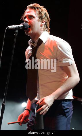 I capi Kaiser si esibiscono sul palco presso il Teenage Cancer Trust, presso la Royal Albert Hall di Londra. Foto Stock