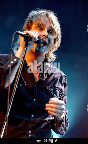 LONDRA - APRILE 7: Keane si esibirà sul palco al quarto di una serie di 5 concerti di beneficenza in aiuto del Teenage Cancer Trust, presso la Royal Albert Hall il 7 aprile 2005 a Londra. Foto Stock