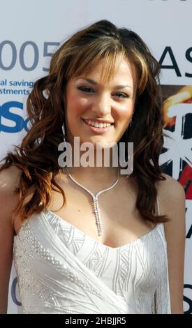 Nicola Benedetti al Classical Brit Awards 2005, la cerimonia di premiazione annuale per la musica classica, presso la Royal Albert Hall di Londra. Colpo di testa Foto Stock