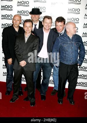 La follia arriva alla MOJO Honors List 2005, il secondo premio annuale della rivista musicale, al Porchester Hall di Londra. Foto Stock