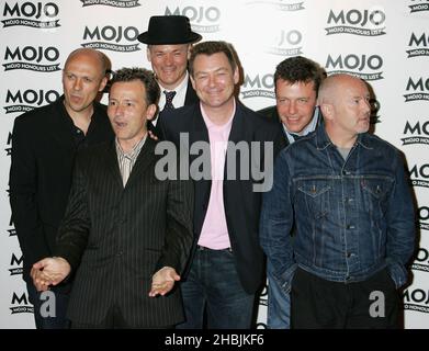 La follia arriva alla MOJO Honors List 2005, il secondo premio annuale della rivista musicale, al Porchester Hall di Londra. Foto Stock