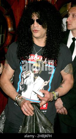 Slash arriva al MOJO Honors List 2005, il secondo premio annuale della rivista musicale, al Porchester Hall di Londra. Foto Stock