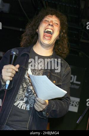 Cavo Stuart ex batterista Stereophonics al Kerrang! Day of Rock al Virgin Megastore, Oxford Street il 9 agosto 2005 a Londra. Foto Stock