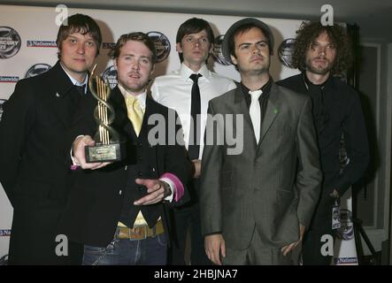 Kaiser Chiefs posa in sala stampa nominato per il Mercury Music Prize alla cerimonia annuale di premiazione del Nationwide Mercury Prize presso la Grosvenor House di Londra. Foto Stock