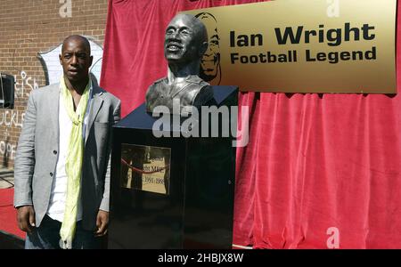 Ian Wright filma uno schizzo per il progetto Friday Night. Foto Stock