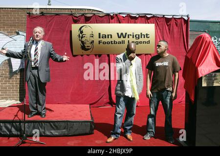 Ian Wright filma uno schizzo per il progetto Friday Night. Foto Stock