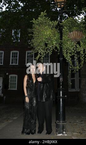 Meat Loaf e Marion Raven partecipano alla festa di lancio del suo nuovo album "Bat out of Hell III: The Monster is Loose", presso lo Staple Inn Hall il 3 agosto 2006 a Londra. Il credito fotografico dovrebbe essere: Foto Stock