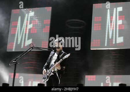 Matt Bellamy di Muse suona al Reading Festival, a Reading il 26 agosto 2006. Intrattenimento. Foto Stock