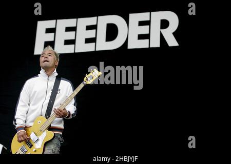 Taka Hirose di Feeder suona al Reading Festival, a Reading il 26 agosto 2006. Intrattenimento. Foto Stock