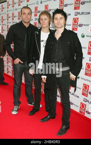 Muse arriva al 2006 Q Awards al Grosvenor House Hotel di Londra il 30 ottobre 2006. Intrattenimento Foto Stock