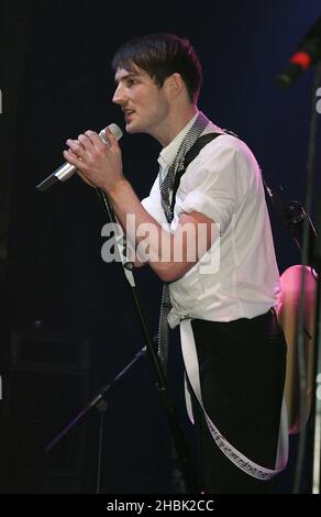 DaN Gillespie vende, cantante leader del feeling, si esibisce sul palco al GAY Astoria di Londra, 27 gennaio 2007. Foto Stock