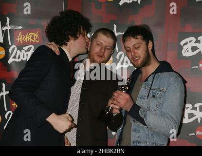 The Fratellis in the press room at the 2007 Brit Awards, Earls Court, West London on 14/02/2007. Foto Stock