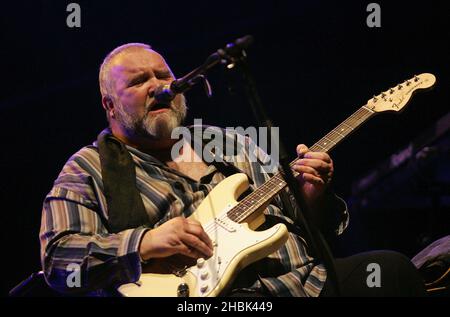 John Martyn vive in concerto presso la Royal Albert Hall il 16 aprile 2007 a Londra. Foto Stock