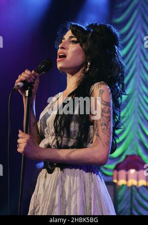 Amy Winehouse suona al Shepherd's Bush Empire il 28 maggio 2007 a Londra. Foto Stock