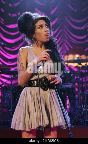 Amy Winehouse suona al Shepherd's Bush Empire il 28 maggio 2007 a Londra. Foto Stock